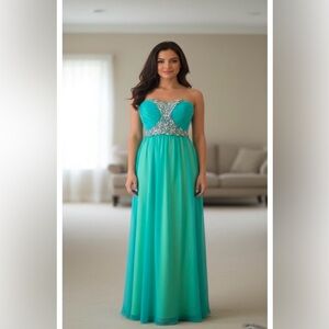 (NWT) strapless Jewel Prom/wedding Gown sz 5